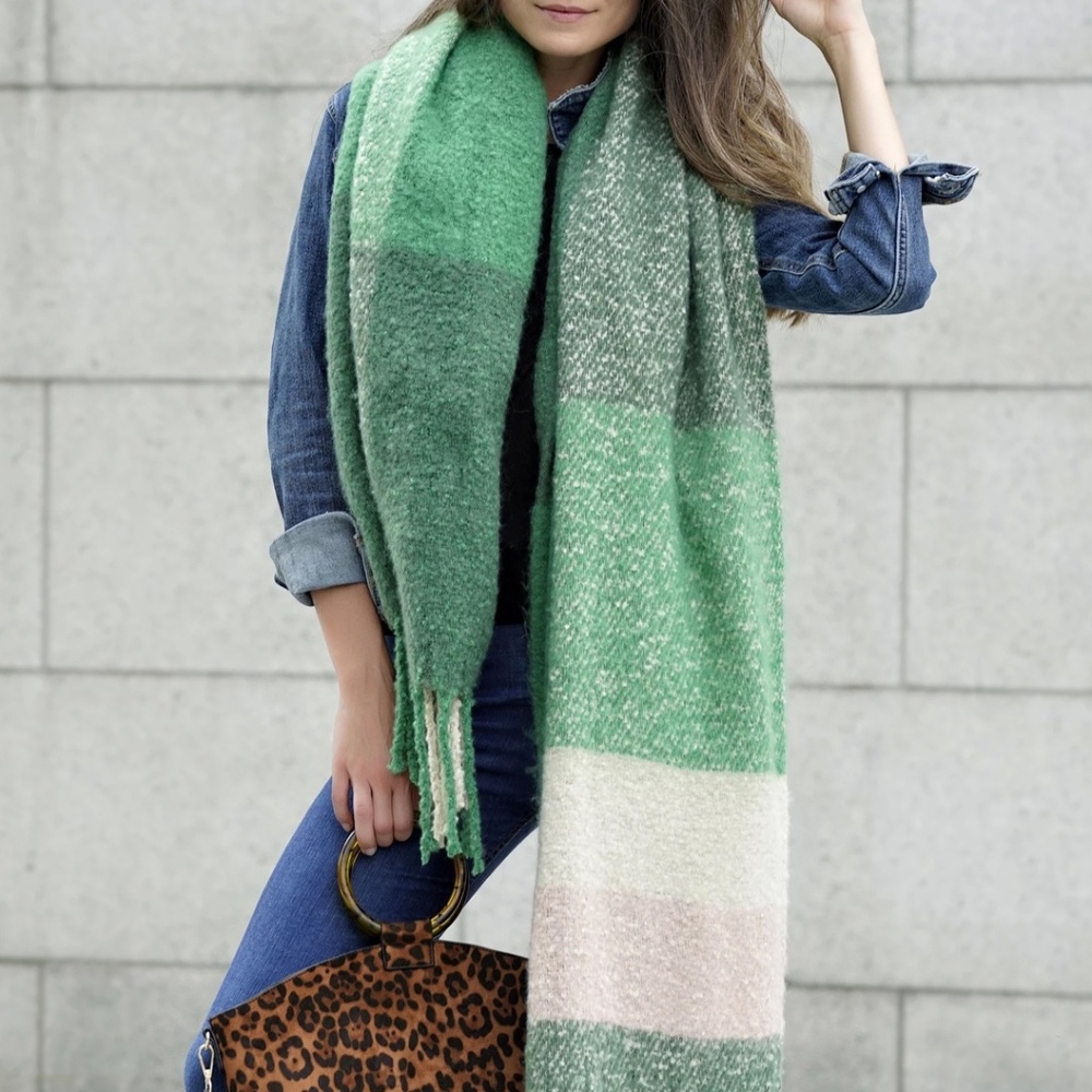 GIANT Shitaleah Green and Cream Blanket Fringe Scarf - Cozy Winter Accessory - Picture 2 of 4